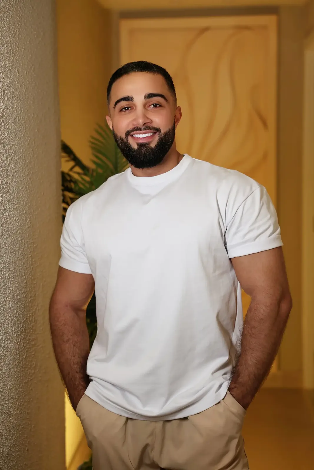 Leo, massage therapist from Spain