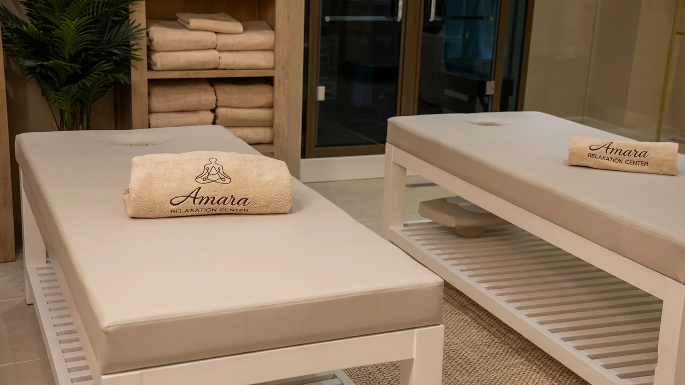 Couples suite, two tables at AMARA